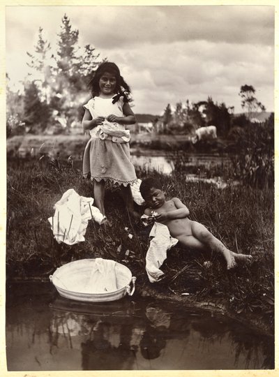 Een Idylle van Maoriland, c.1910 door Ralph Seldon